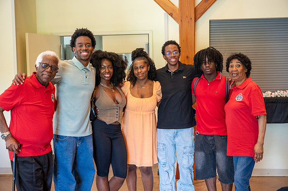 20260530_dara grad1027